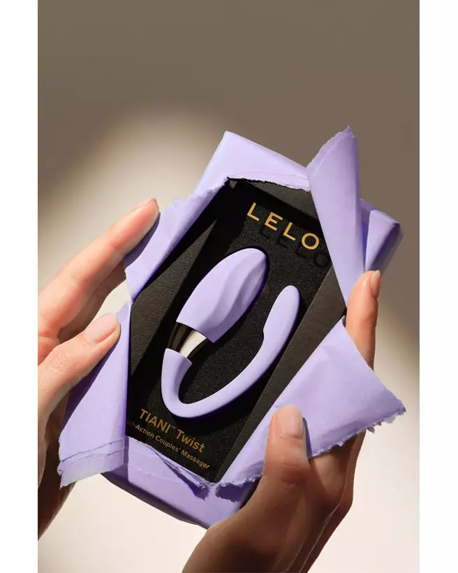 Image du LELO TIANI TWIST PARME, sextoy vibrant pour couples en couleur parme-6