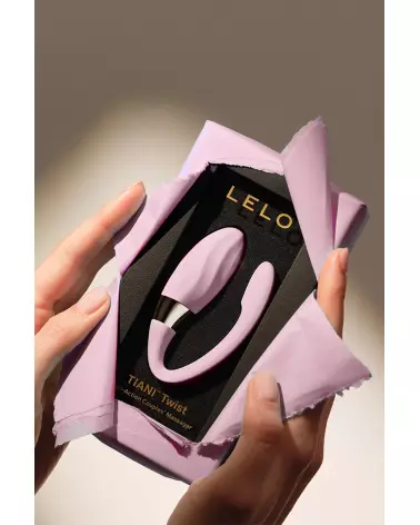 Image du LELO Tiani Twist Rose, sextoy élégant pour couples-8