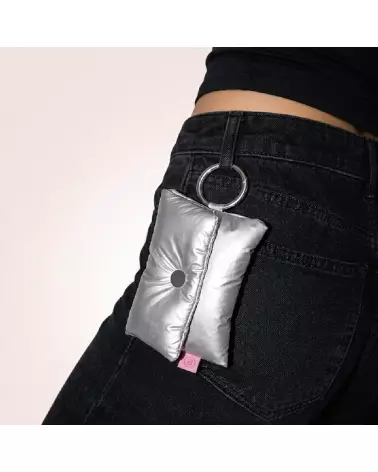 Womanizer Snap Pouch Silver pochette élégante rangement stimulation clitoridienne sextoy femme accessoire intime-5