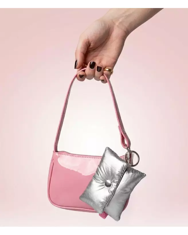 Womanizer Snap Pouch Silver pochette élégante rangement stimulation clitoridienne sextoy femme accessoire intime-6