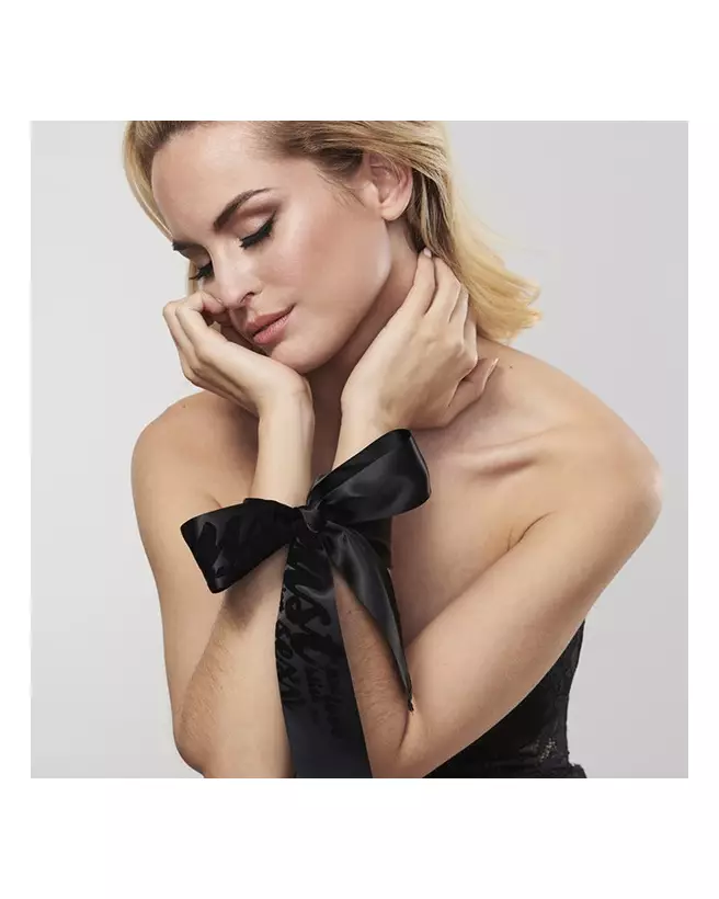 Menottes en satin noir Bijoux Indiscrets pour jeux sensuels-7