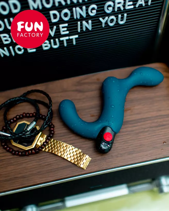Image du stimulateur de prostate Fun Factory Duke en action-14