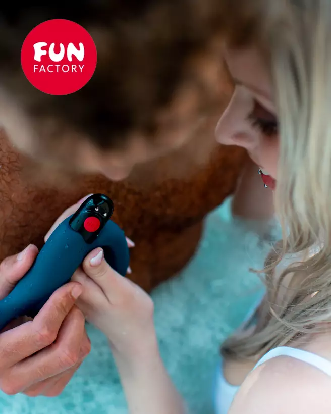 Image du stimulateur de prostate Fun Factory Duke en action-15