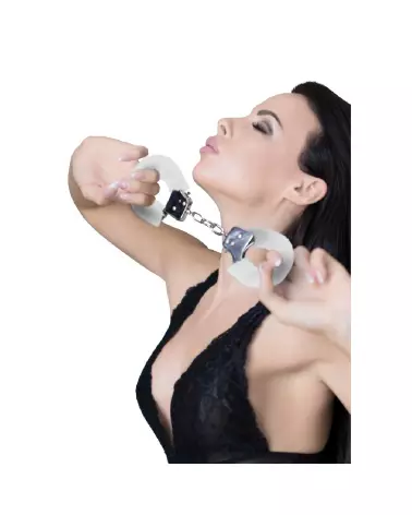 Menottes en fourrure Pleasure Handcuffs d'Ouch! by Shots pour jeux sensuels et sécurisés-5