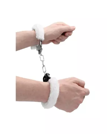 Menottes en fourrure Pleasure Handcuffs d'Ouch! by Shots pour jeux sensuels et sécurisés-6