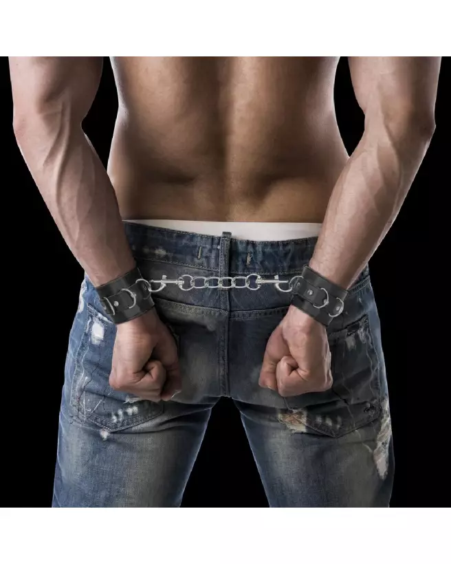 Menottes en cuir Ouch! by Shots pour jeux BDSM, robustes et ajustables-6