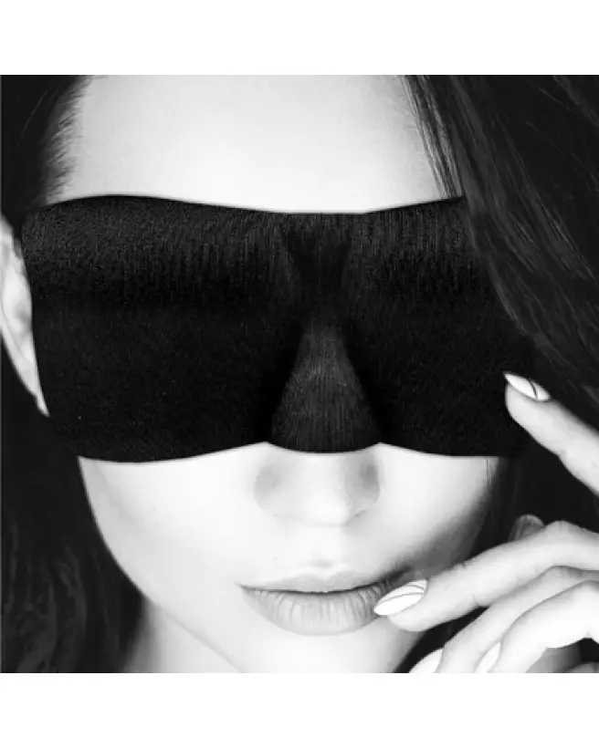 Masque de nuit en satin Curvy de Ouch! by Shots pour sommeil et jeux intimes-1