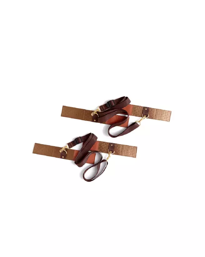 Image des Wrist to Ankle Binders de Xplay by Allure - Accessoires BDSM sécurisés et confortables-2