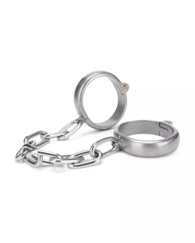 Image des menottes Heavy Duty Hand Cuffs Silver par Prowler Red, robustes et sécurisées pour professionnels et jeux de r-1