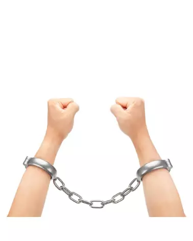 Image des menottes Heavy Duty Hand Cuffs Silver par Prowler Red, robustes et sécurisées pour professionnels et jeux de r-4
