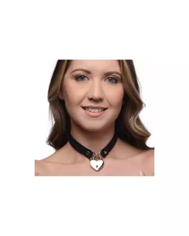 Photo du Collier Choker Lock-It de XR Brands avec cadenas en forme de cœur et clé-1