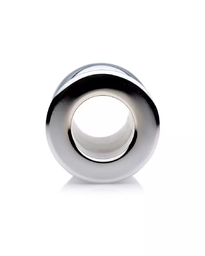 Dilatateur anal creux Medium Abyss de XR Brands en action-4