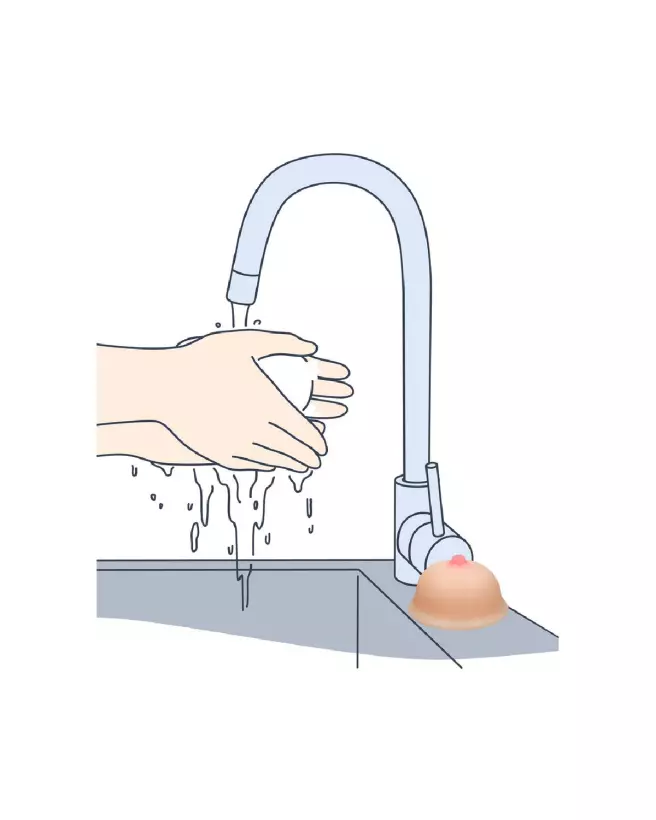Image du Savon Titty humoristique de S-Line by Shots, idéal pour cadeaux festifs-5