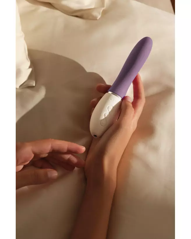 Image du vibromasseur LELO LIV 3 PLUM, design élégant et ergonomique-4
