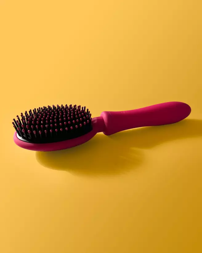 Brosse rechargeable rose VIBRALISS pour massage cuir chevelu et relaxation