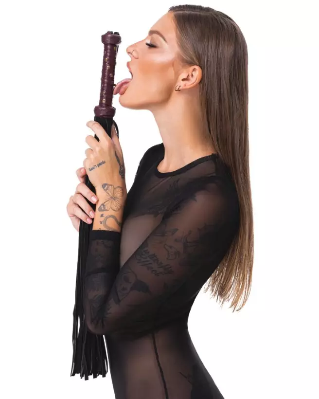 Image du Bad Kitty Flogger, accessoire BDSM élégant pour jeux de domination et soumission-4