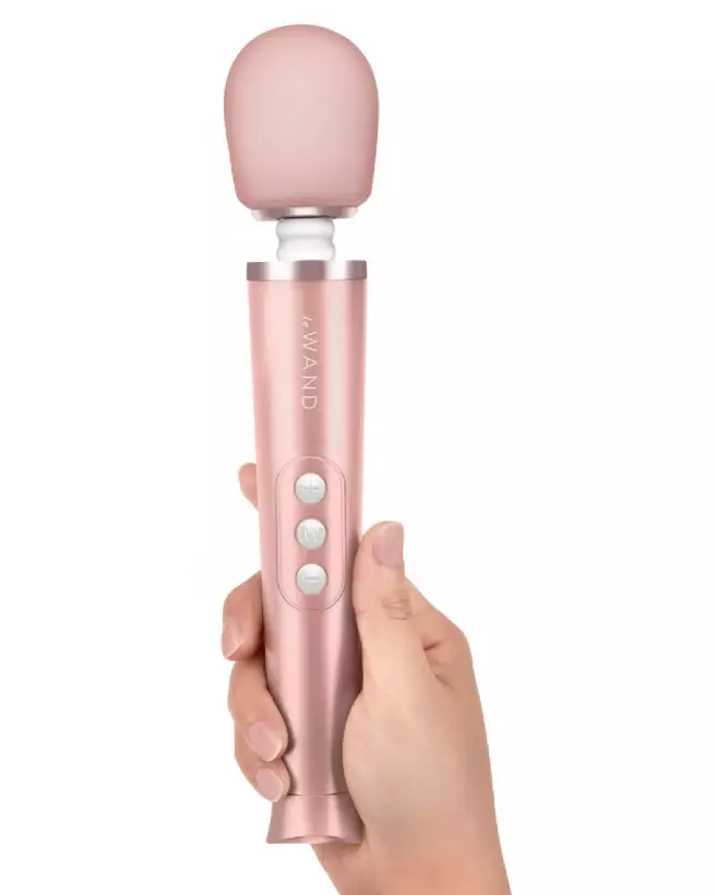 Image du Wand Petite Rose Gold, masseur vibrant élégant et portable de Le Wand-4